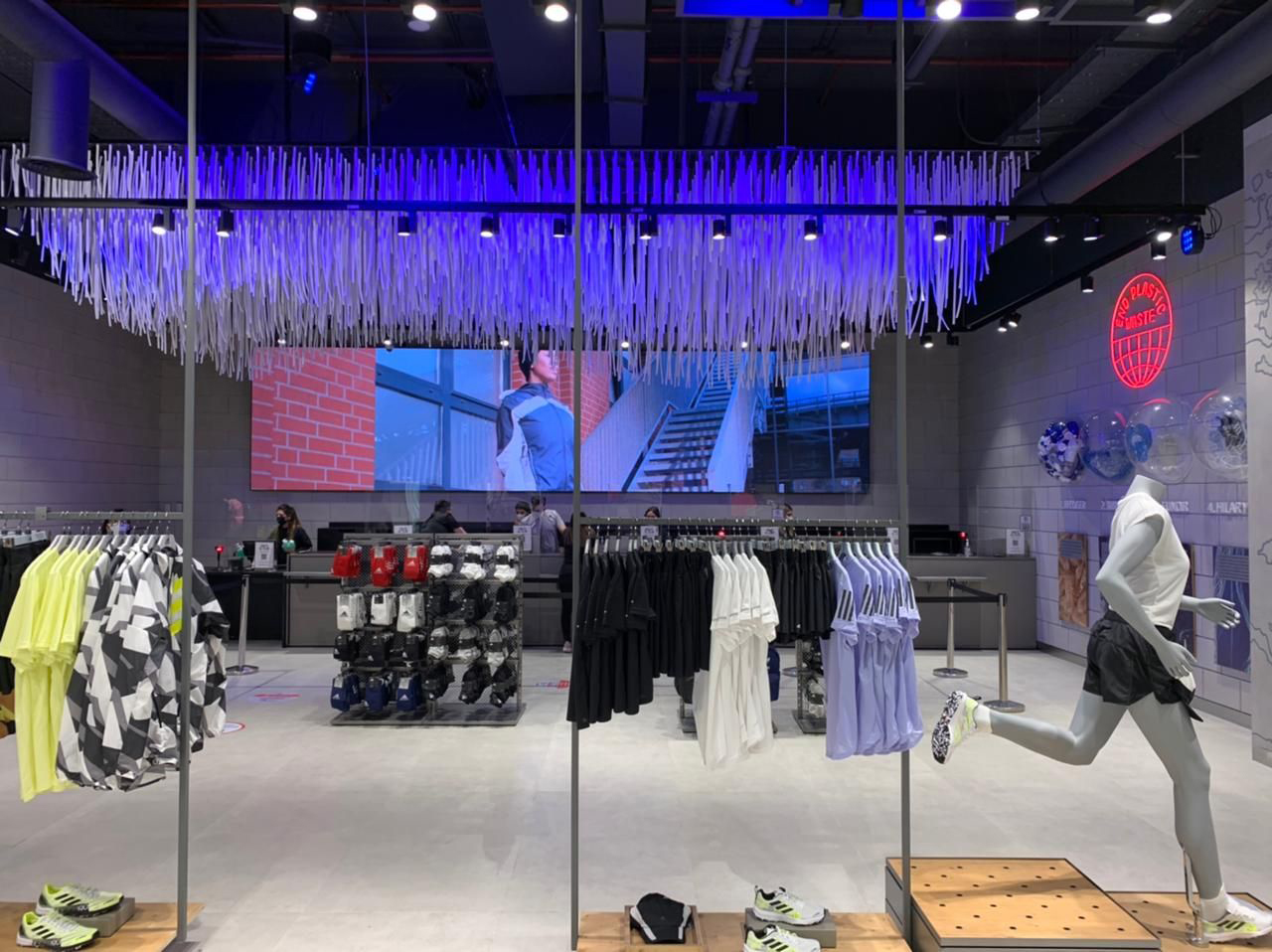adidas costanera center telefono