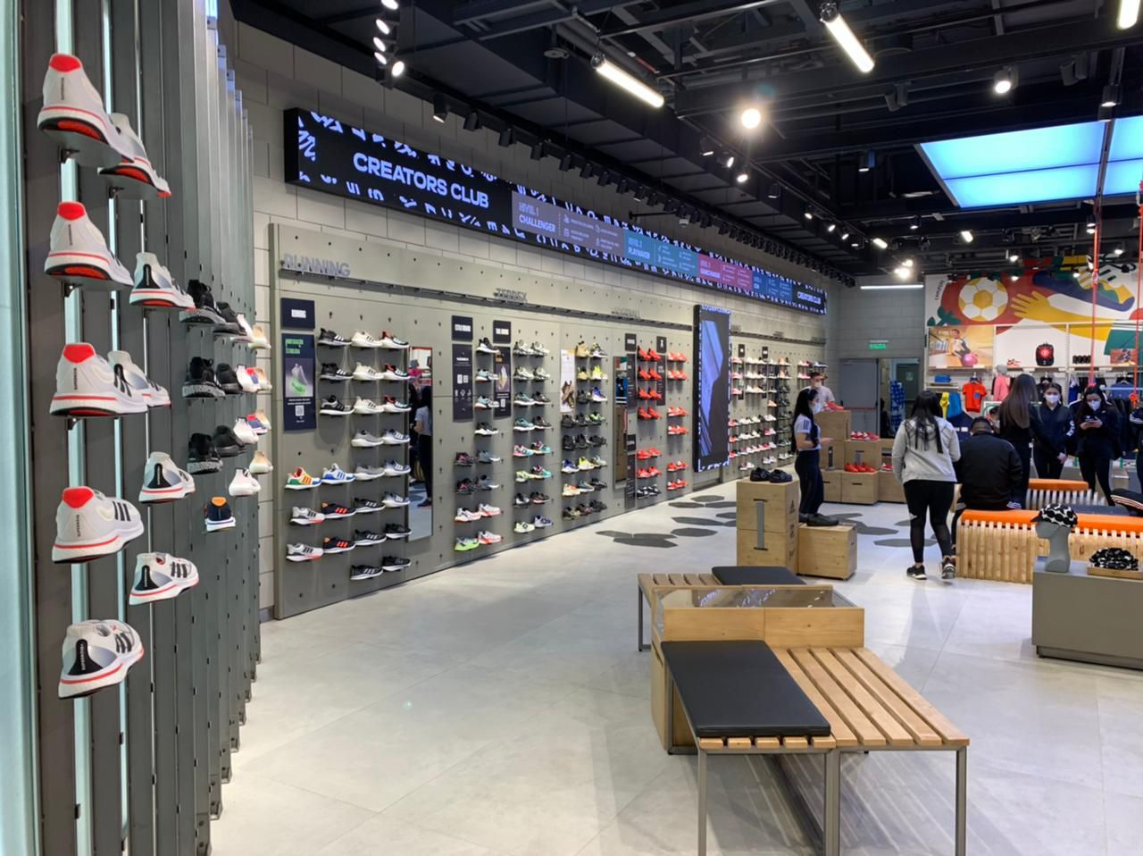adidas costanera center telefono
